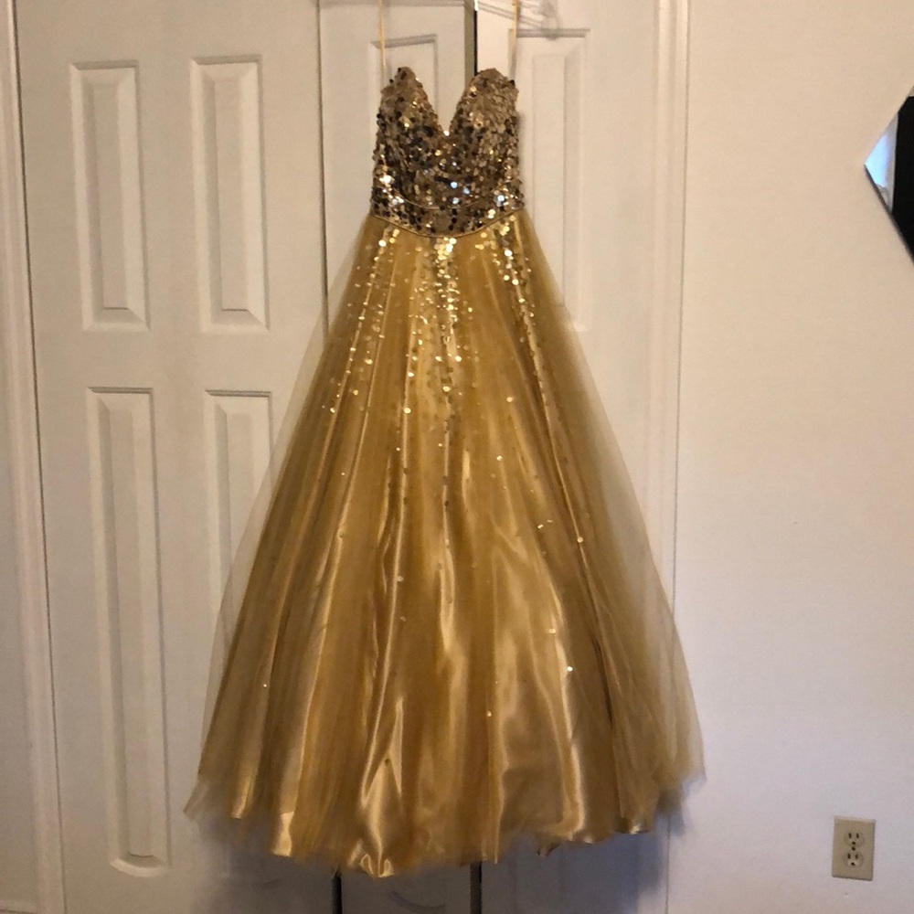 Gold Prom Gala Dress - Ideal for your Prom